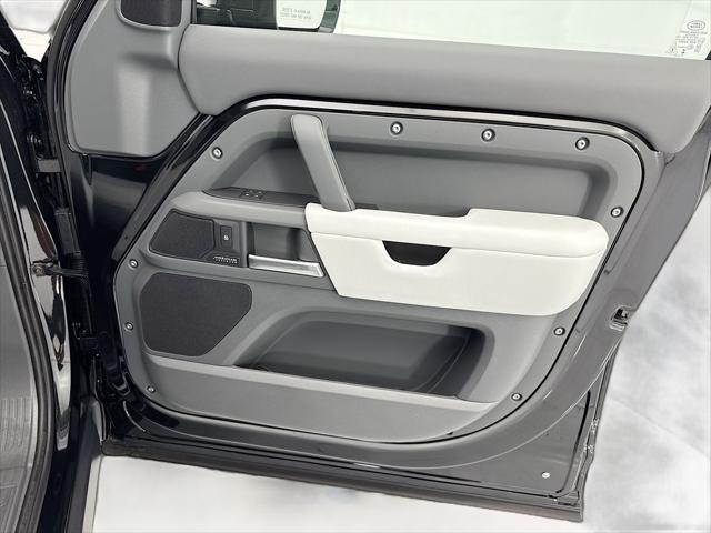 2026 Land Rover Defender P400 X-Dynamic SE