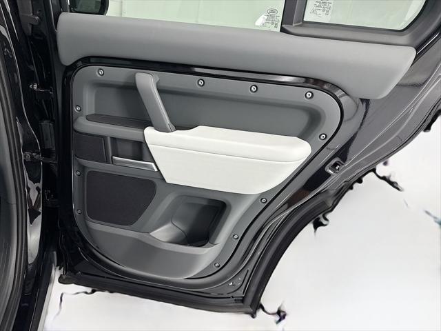 2026 Land Rover Defender P400 X-Dynamic SE