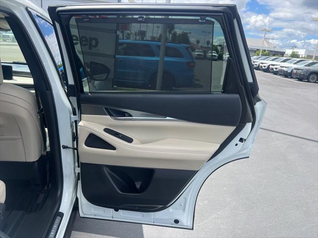 2023 INFINITI QX60 LUXE AWD