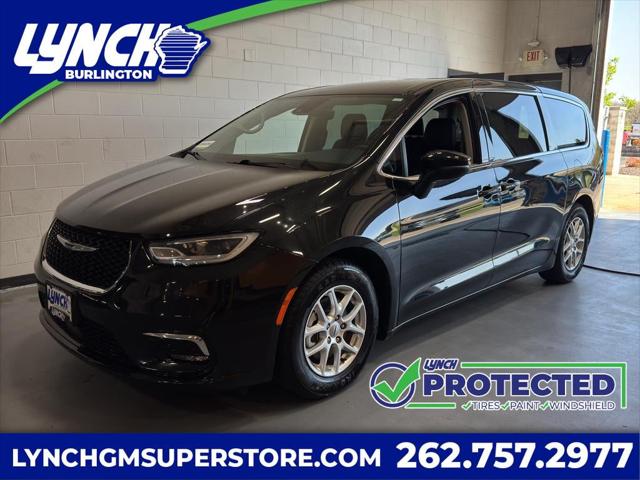 2023 Chrysler Pacifica Touring L for sale in Mukwonago, WI