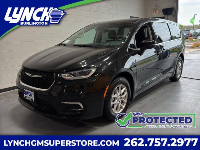 2023 Chrysler Pacifica Touring L for sale in Mukwonago, WI