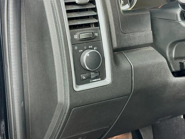 2023 Ram 1500 Classic SLT Crew Cab 4x2 5'7" Box