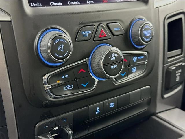 2023 Ram 1500 Classic SLT Crew Cab 4x2 5'7" Box