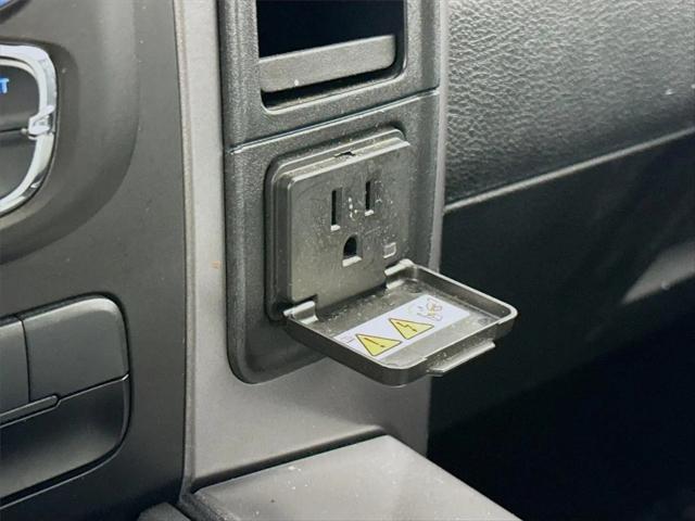 2023 Ram 1500 Classic SLT Crew Cab 4x2 5'7" Box