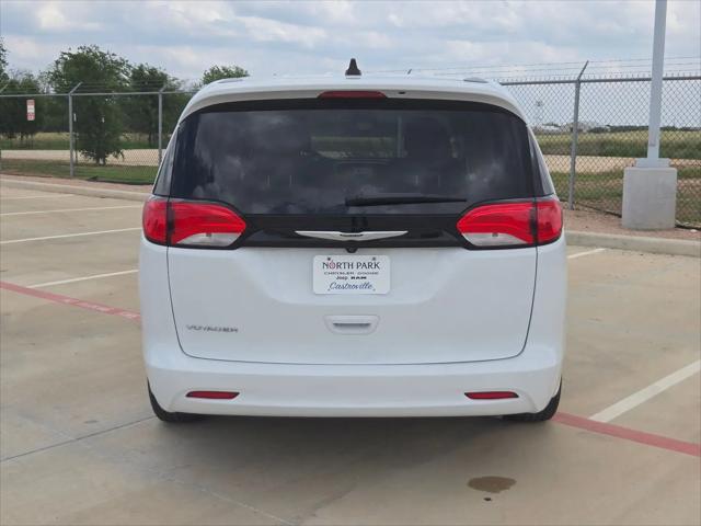 2023 Chrysler Voyager LX