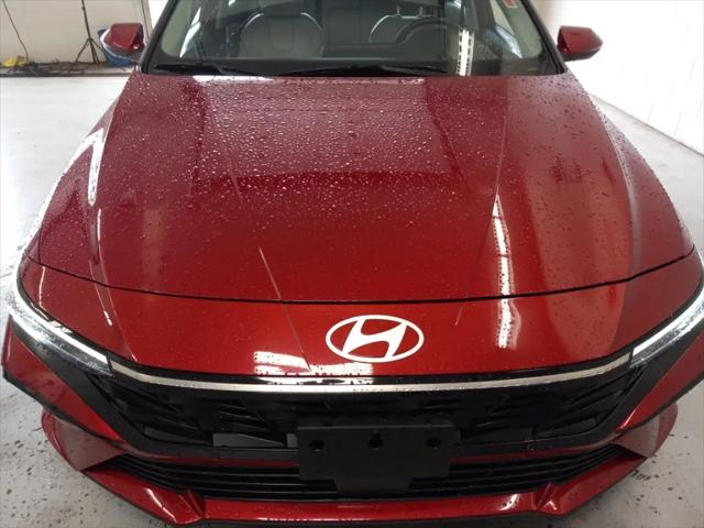 2025 Hyundai Elantra Hybrid Limited