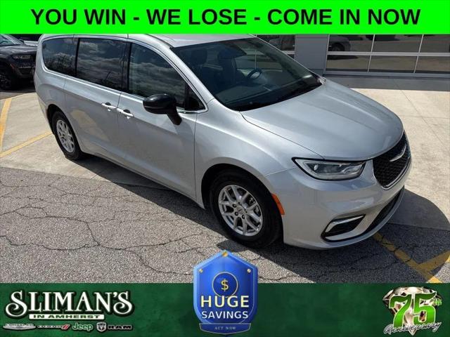 2024 Chrysler Pacifica Touring L for sale in Amherst, OH