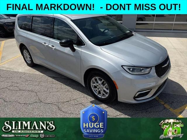 2024 Chrysler Pacifica Touring L for sale in Amherst, OH
