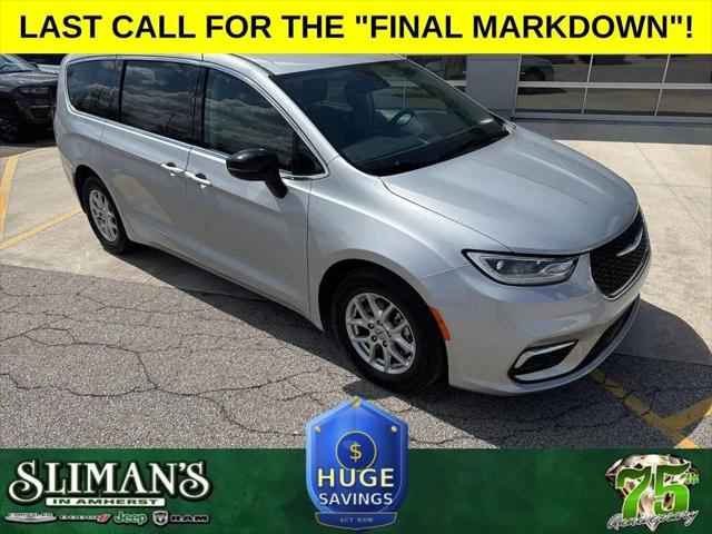 2024 Chrysler Pacifica Touring L for sale in Amherst, OH