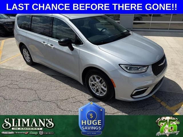 2024 Chrysler Pacifica Touring L for sale in Amherst, OH