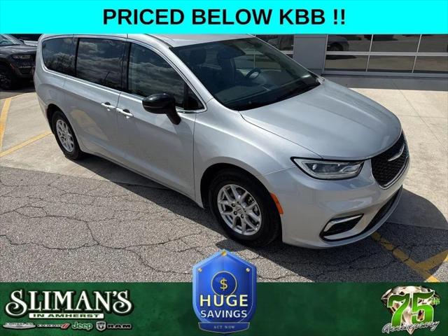 2024 Chrysler Pacifica Touring L for sale in Amherst, OH