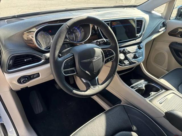 2023 Chrysler Pacifica Limited for sale in Amherst, OH