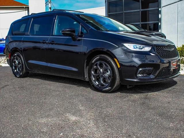 2022 Chrysler Pacifica Hybrid Touring L
