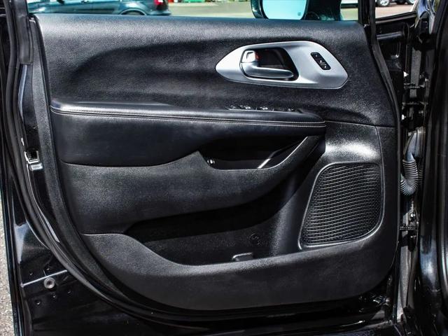 2022 Chrysler Pacifica Hybrid Touring L