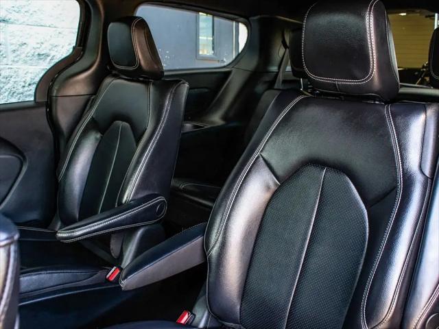 2022 Chrysler Pacifica Hybrid Touring L