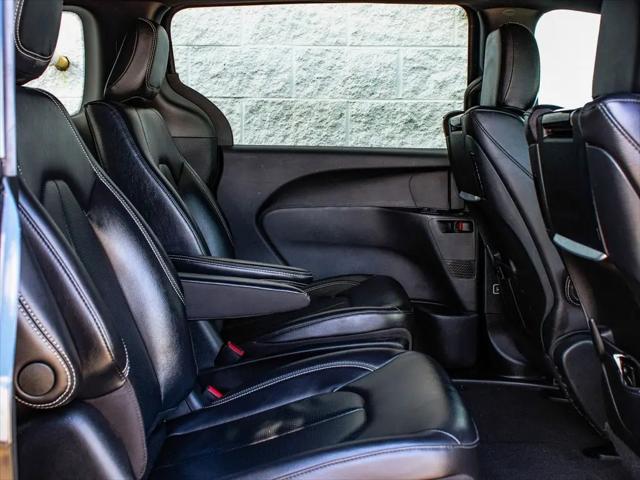 2022 Chrysler Pacifica Hybrid Touring L