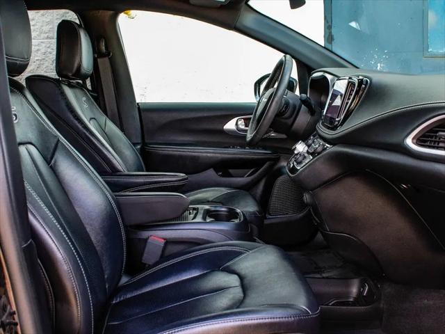 2022 Chrysler Pacifica Hybrid Touring L