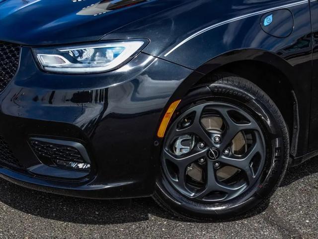 2022 Chrysler Pacifica Hybrid Touring L