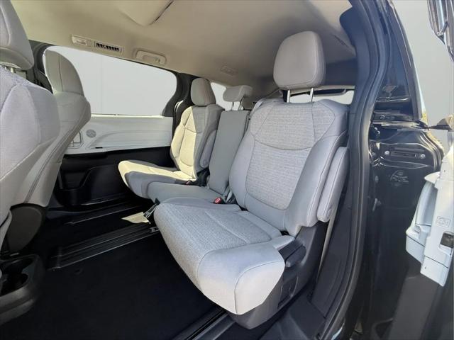 2025 Toyota Sienna LE