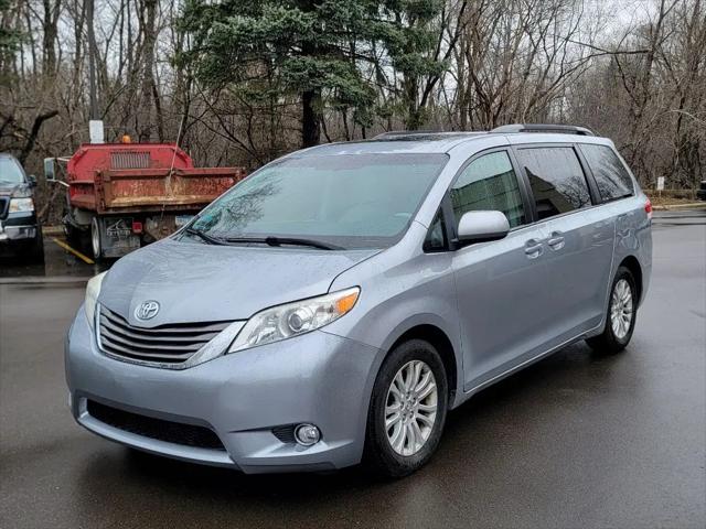 2014 Toyota Sienna XLE V6 8 Passenger for sale in Maplewood, MN