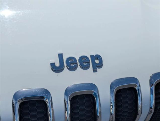 2016 Jeep Cherokee Sport