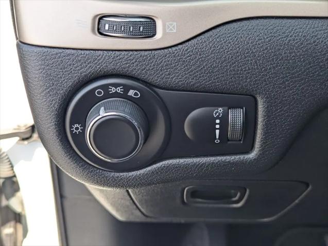 2016 Jeep Cherokee Sport