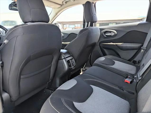 2016 Jeep Cherokee Sport