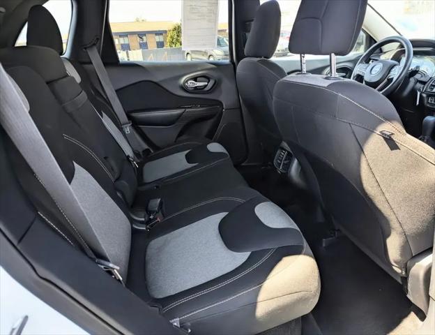 2016 Jeep Cherokee Sport