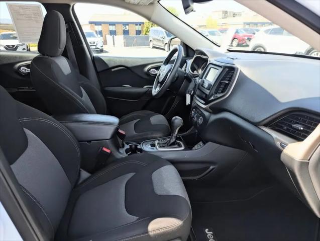 2016 Jeep Cherokee Sport