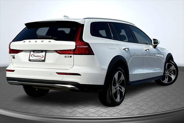 2024 Volvo V60 Cross Country B5 Plus