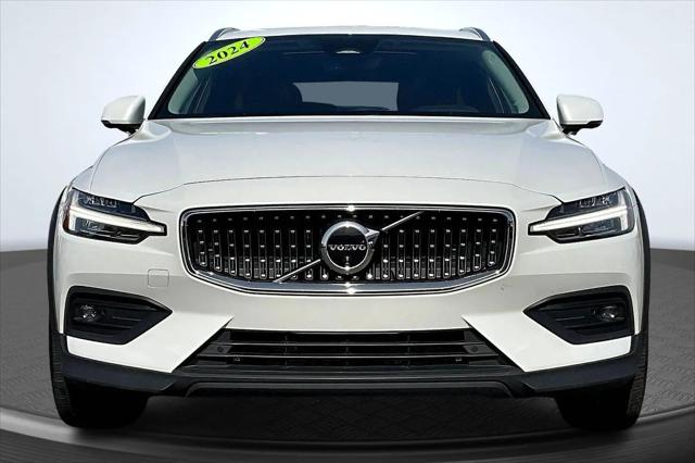 2024 Volvo V60 Cross Country B5 Plus