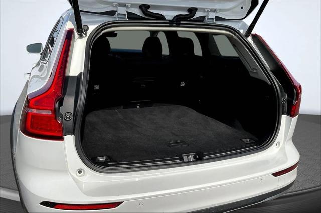 2024 Volvo V60 Cross Country B5 Plus