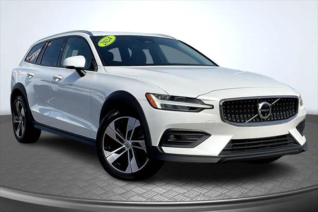 2024 Volvo V60 Cross Country B5 Plus