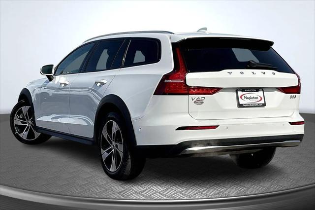 2024 Volvo V60 Cross Country B5 Plus