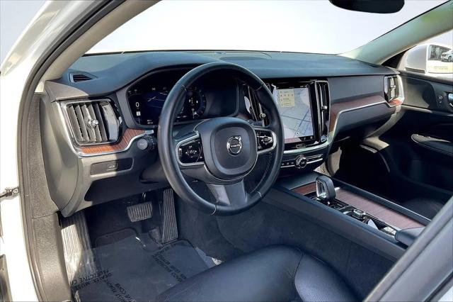 2024 Volvo V60 Cross Country B5 Plus