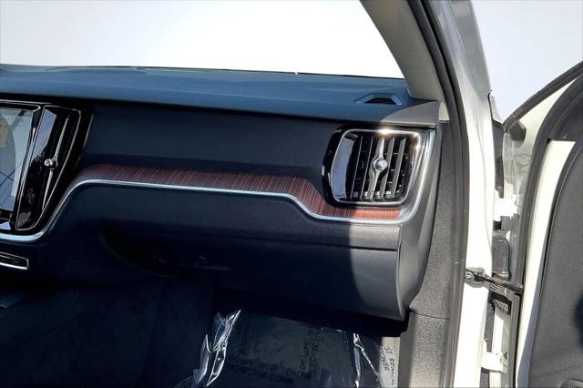 2024 Volvo V60 Cross Country B5 Plus