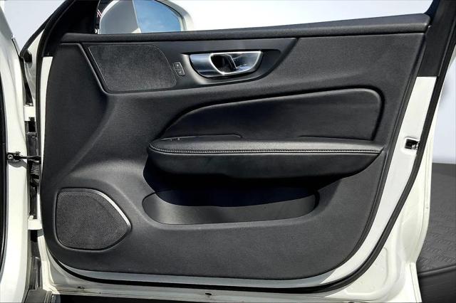 2024 Volvo V60 Cross Country B5 Plus