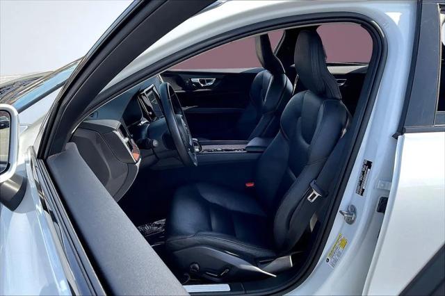 2024 Volvo V60 Cross Country B5 Plus