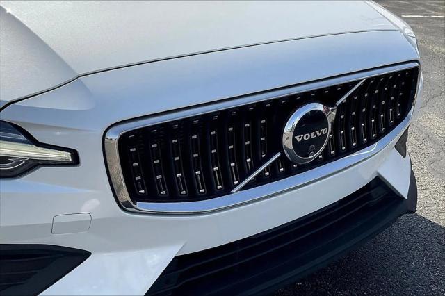 2024 Volvo V60 Cross Country B5 Plus
