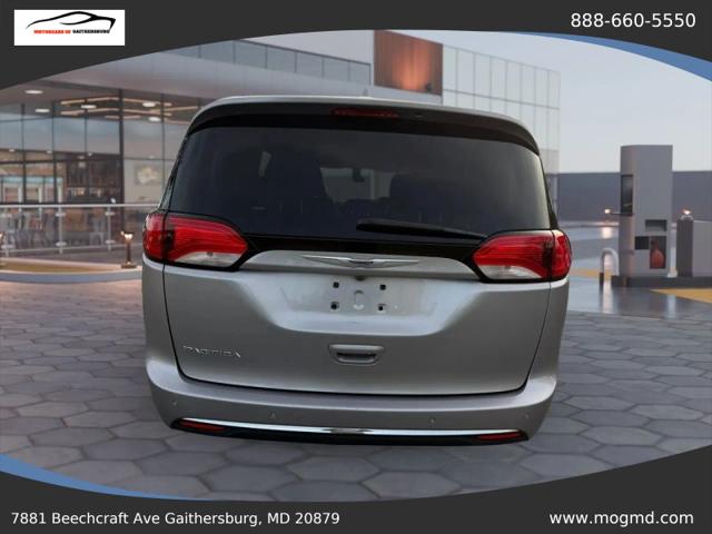2017 Chrysler Pacifica Touring-L