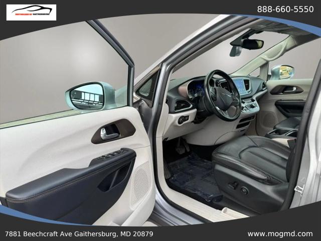 2017 Chrysler Pacifica Touring-L
