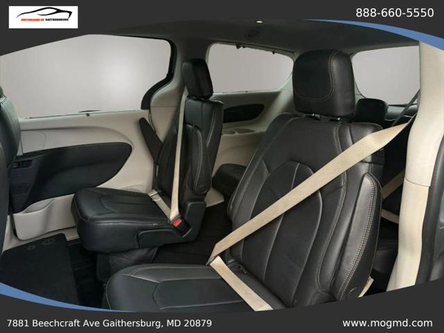 2017 Chrysler Pacifica Touring-L