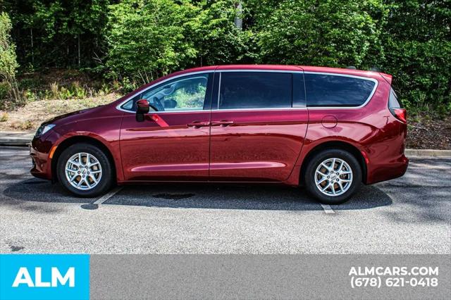 2023 Chrysler Voyager LX