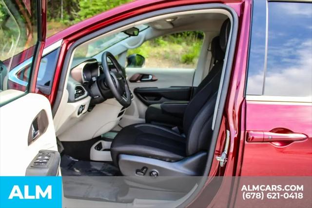 2023 Chrysler Voyager LX