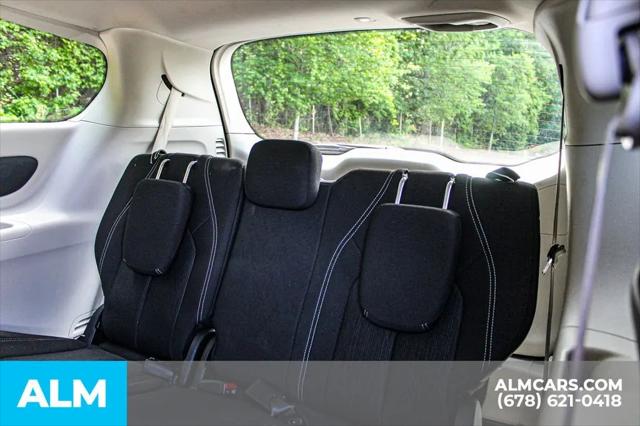 2023 Chrysler Voyager LX