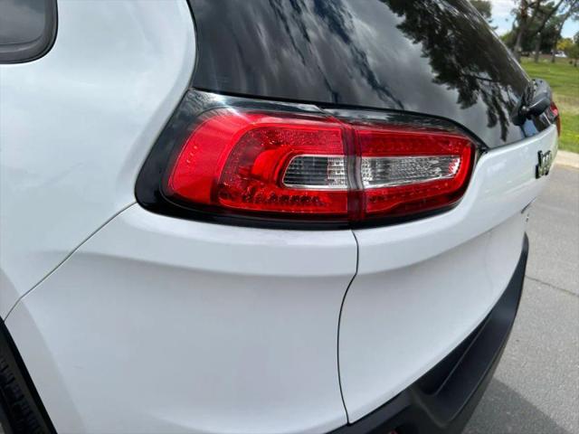2016 Jeep Cherokee Sport