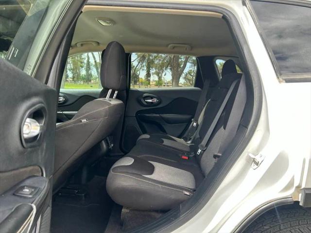 2016 Jeep Cherokee Sport