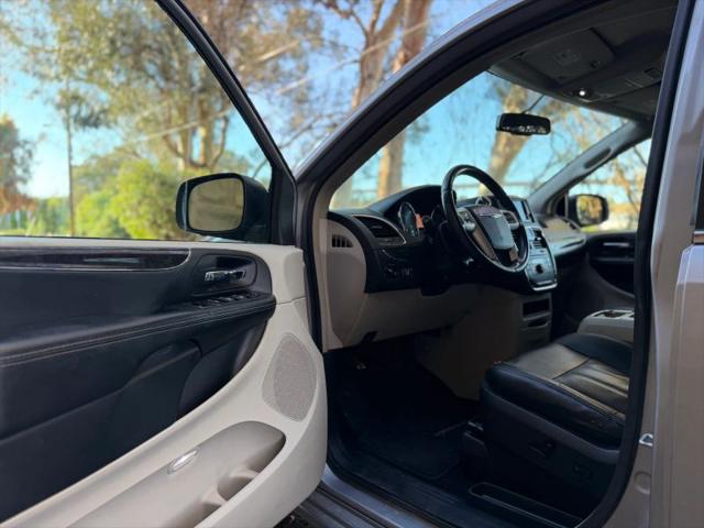 2015 Chrysler Town & Country Touring
