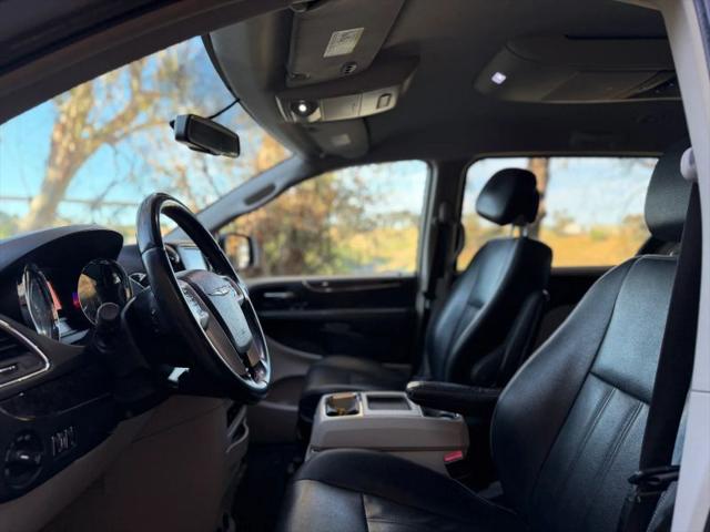 2015 Chrysler Town & Country Touring