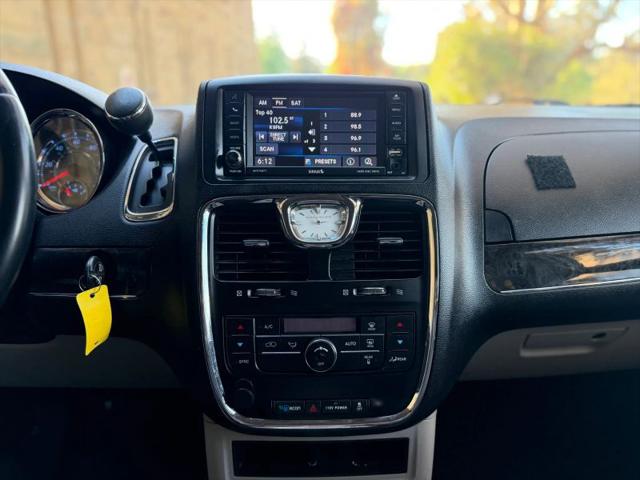 2015 Chrysler Town & Country Touring